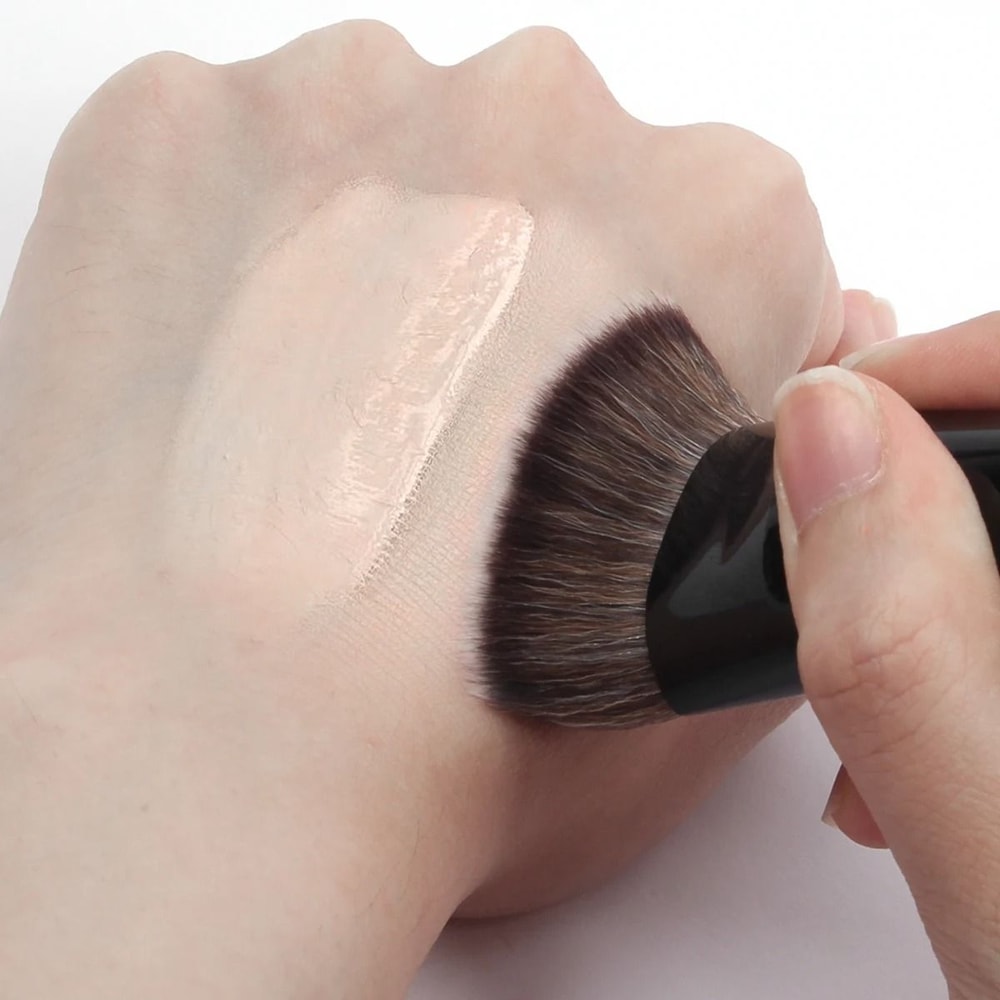 Skin Friendly Flat Head Foundation And Buffing Tool 3