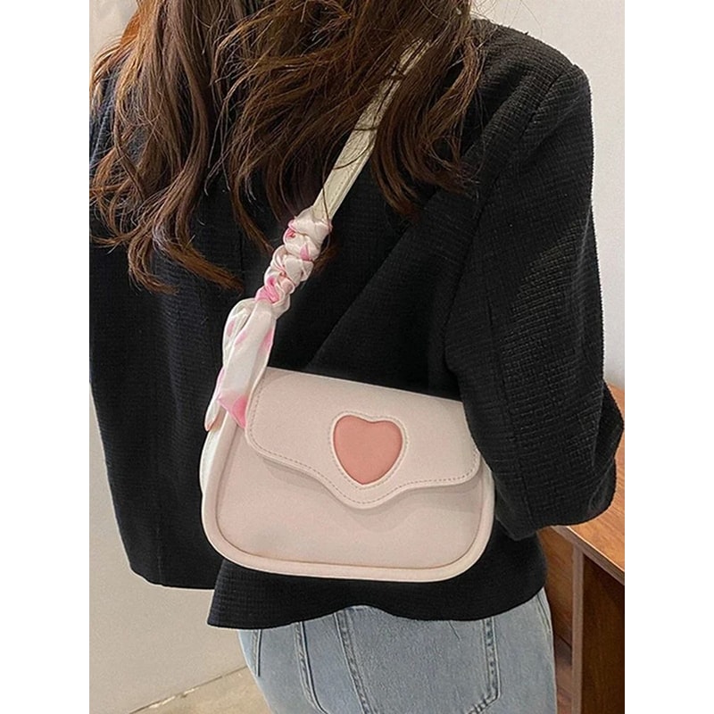 Retro Heart Detailed Saddle Shoulder Bag 3