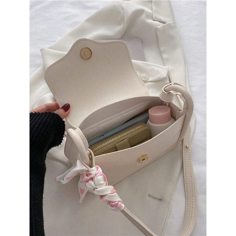 Retro Heart Detailed Saddle Shoulder Bag 4