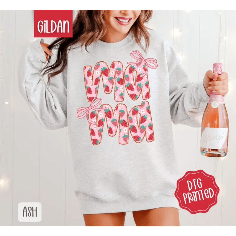 Strawberry Mama Sweatshirt Cute Summer Sweater Trendy Womens Crewneck Coquette Mom Berry Sweatshirt 0