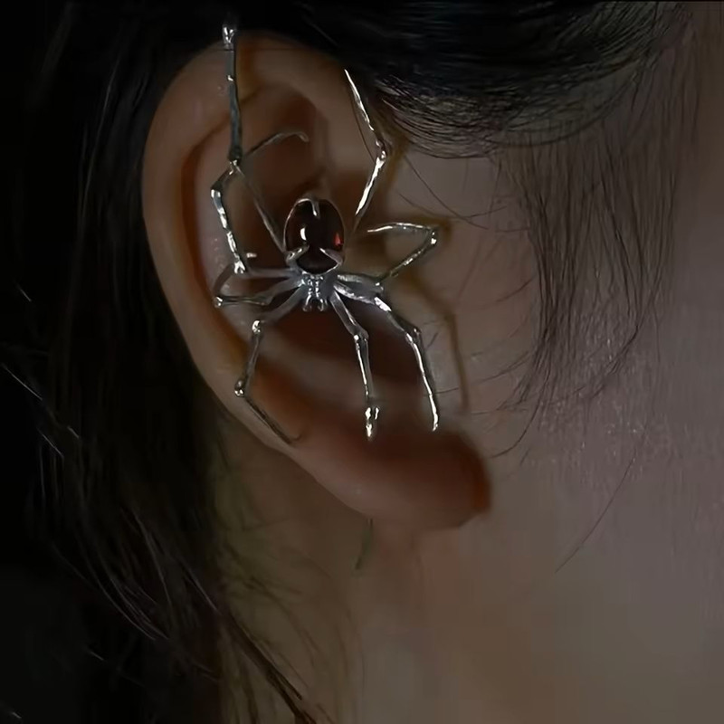 Gothic Dark Spider Crawl Pendant Edgy PunkStyle Unisex Necklace For Halloween Alternative Fashion 0