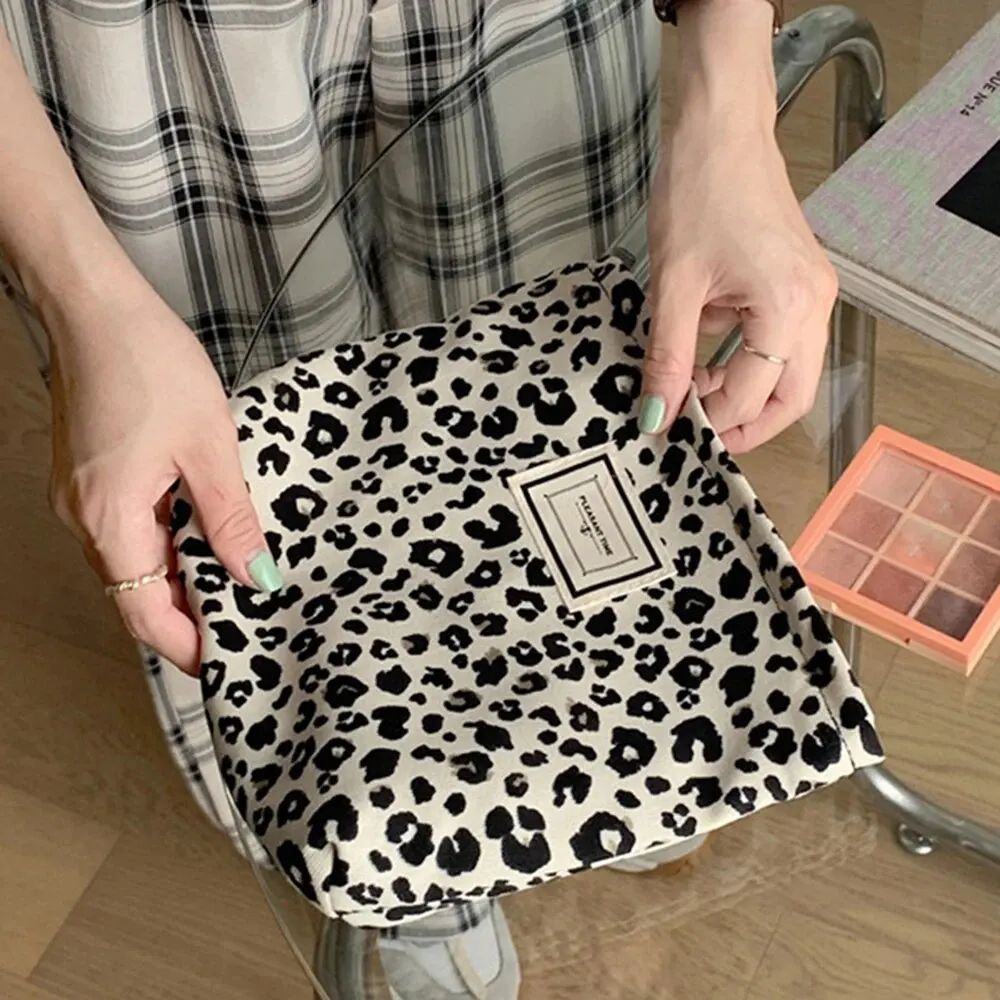 Leopard Print Canvas Makeup Bag Western Style Cosmetic Organizer Pouch With Zipper Portable Phone 1