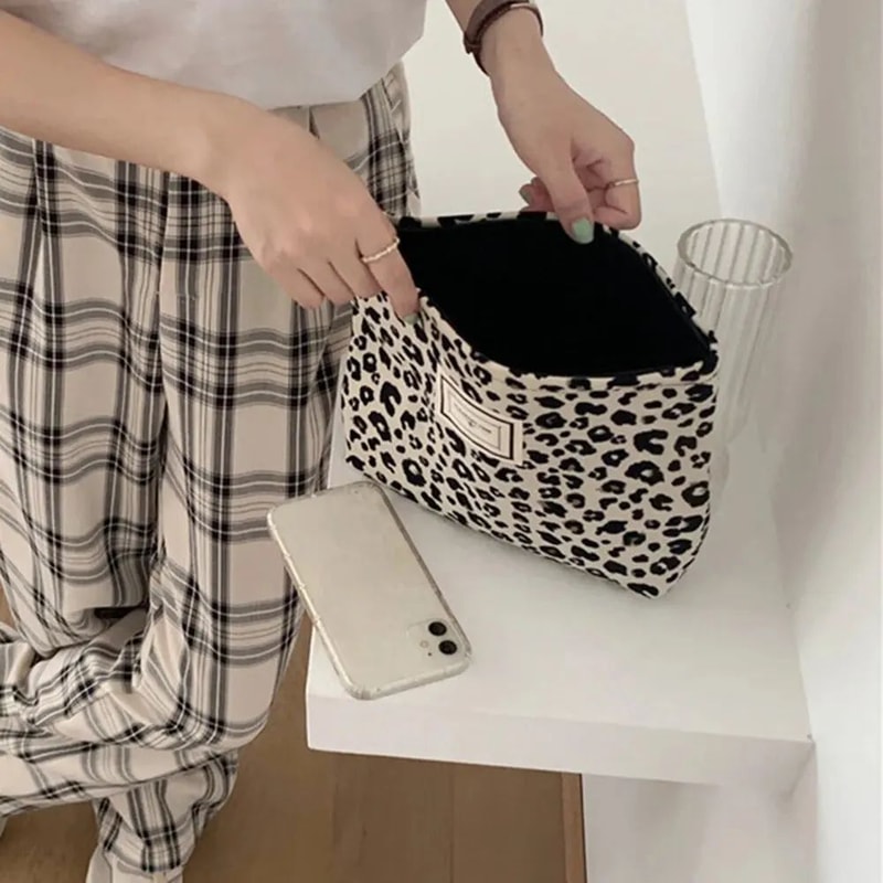 Leopard Print Canvas Makeup Bag Western Style Cosmetic Organizer Pouch With Zipper Portable Phone 2