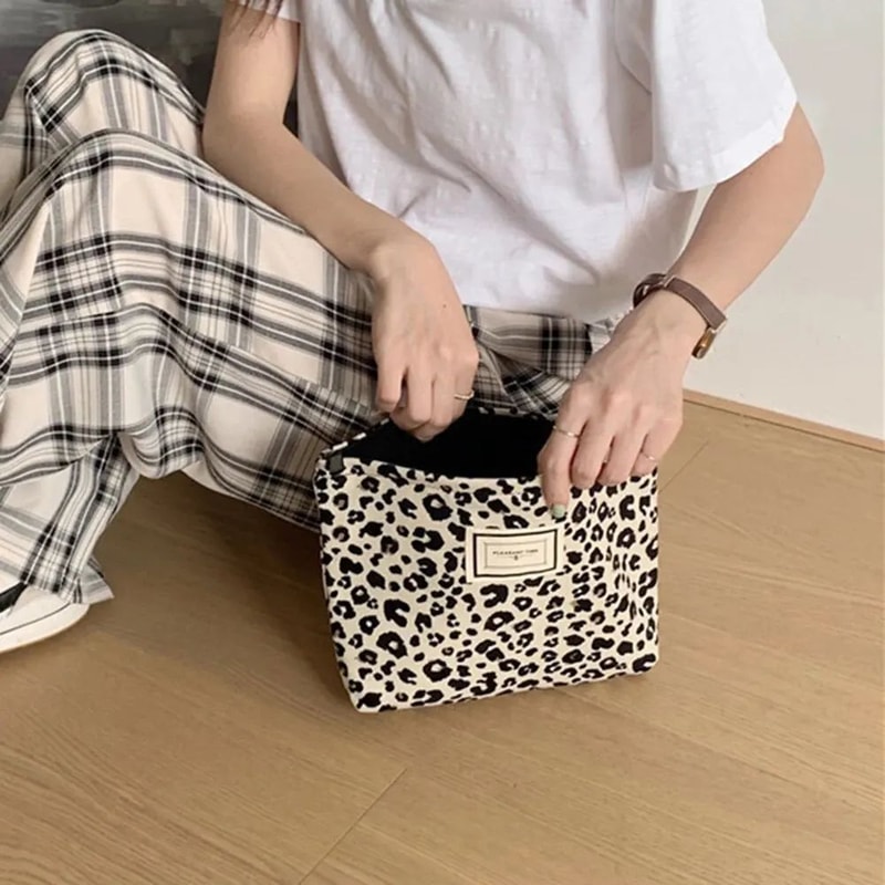 Leopard Print Canvas Makeup Bag Western Style Cosmetic Organizer Pouch With Zipper Portable Phone 3