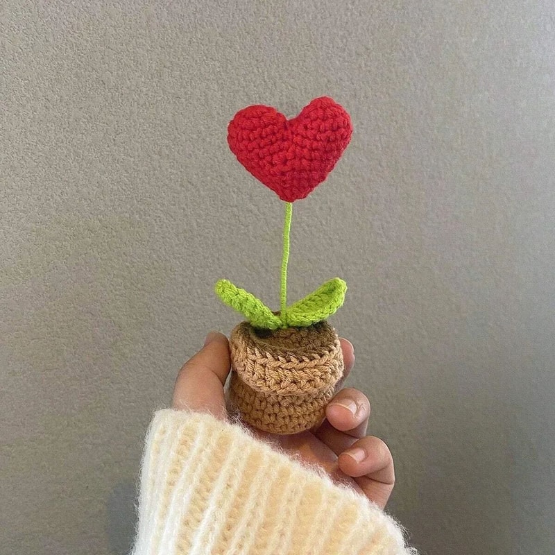 Handmade Knitted Heart Flower Pot Romantic Crochet Potted Plant Decor For Valentines Day Gift 4
