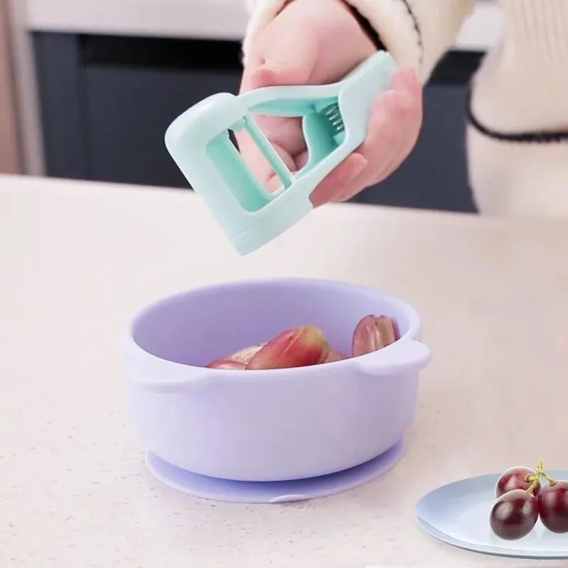 Kids Fruit Slicer Grape Cutter Kitchen Tool Safe Tomato Strawberry Slicer For Kids Cooking 2