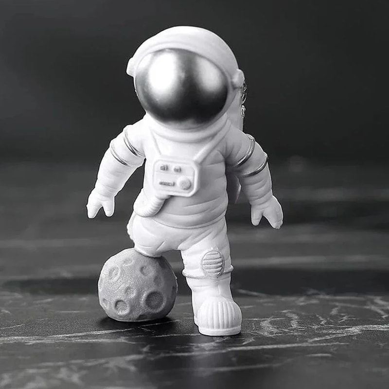 4pcs Astronaut Figurine Set Space Spaceman Mini Statues For Kids Desk Home Decor 4