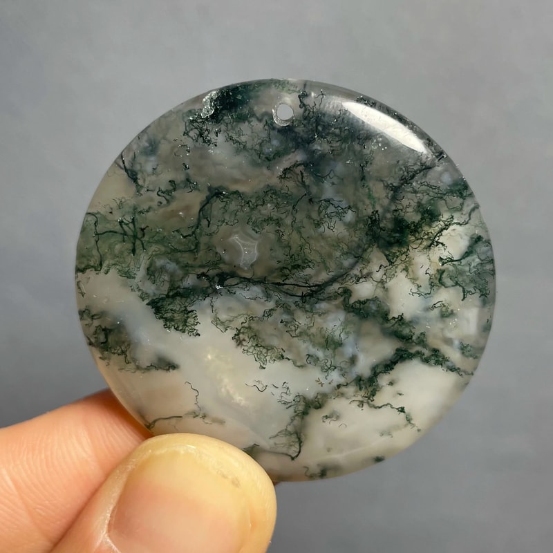 Natural Agate Crystal Pendant Polished Quartz Healing Stone For Feng Shui Jewelry Home Decor 1