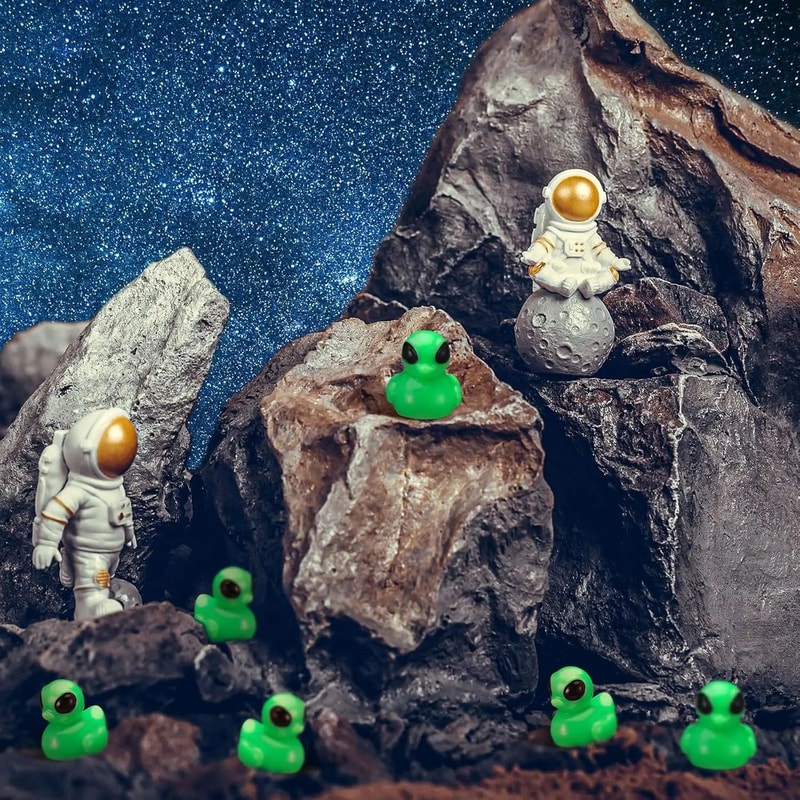 Mini Green Alien Duck Figurines 50pcs Cute SciFi Resin Ducks For Halloween Decor Party Favors 1