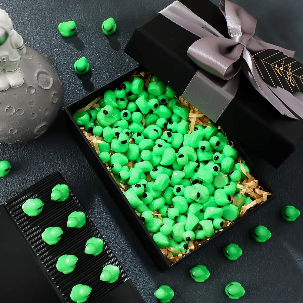 Mini Green Alien Duck Figurines 50pcs Cute SciFi Resin Ducks For Halloween Decor Party Favors 3
