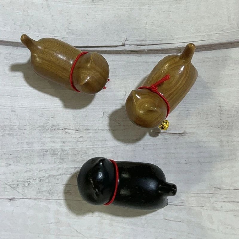 Whittle Charm Mini Wooden Cat Figurine HandCarved Natural Wood Animal Decor With Bell 3