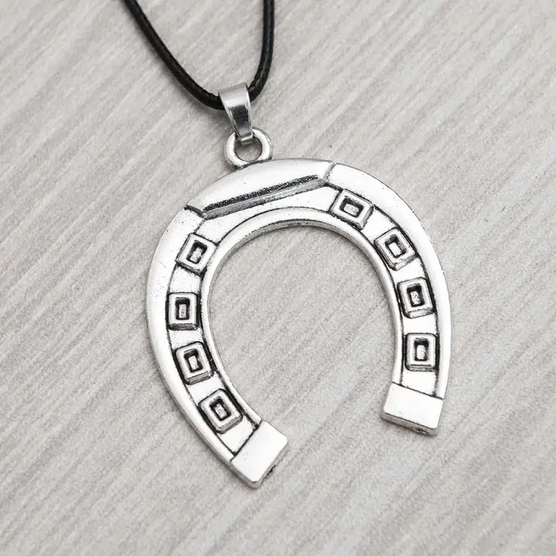 Lucky Horseshoe Car Pendant Zinc Alloy Rearview Mirror Hanging Ornament 5