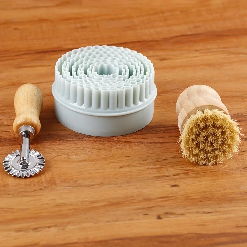 137in Wooden Christmas Embossed Rolling Pin Deep Engraved Cookie Dough Roller With Santa Reindeer