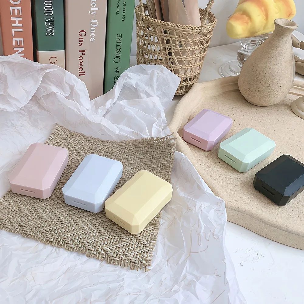 Minimalist Contact Lens Storage Case 9