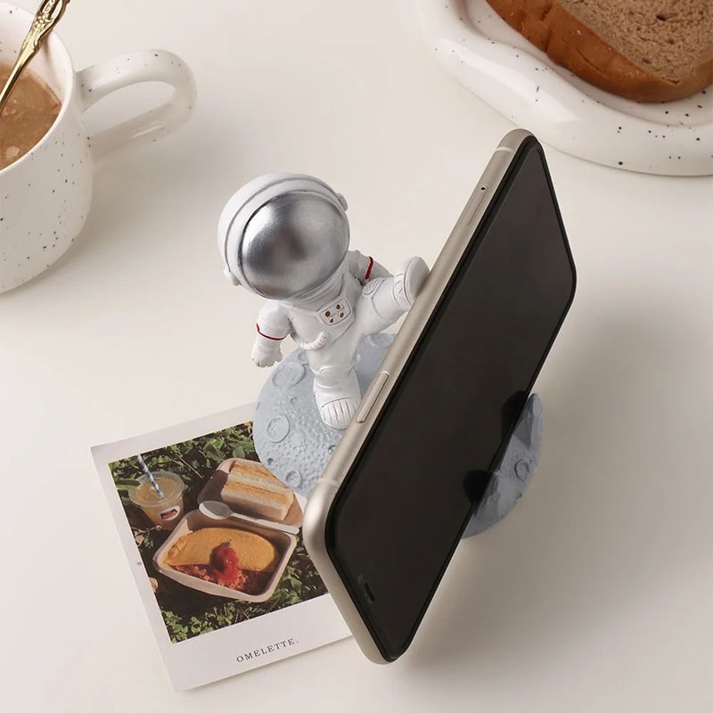 Astronaut Phone And Tablet Stand 3