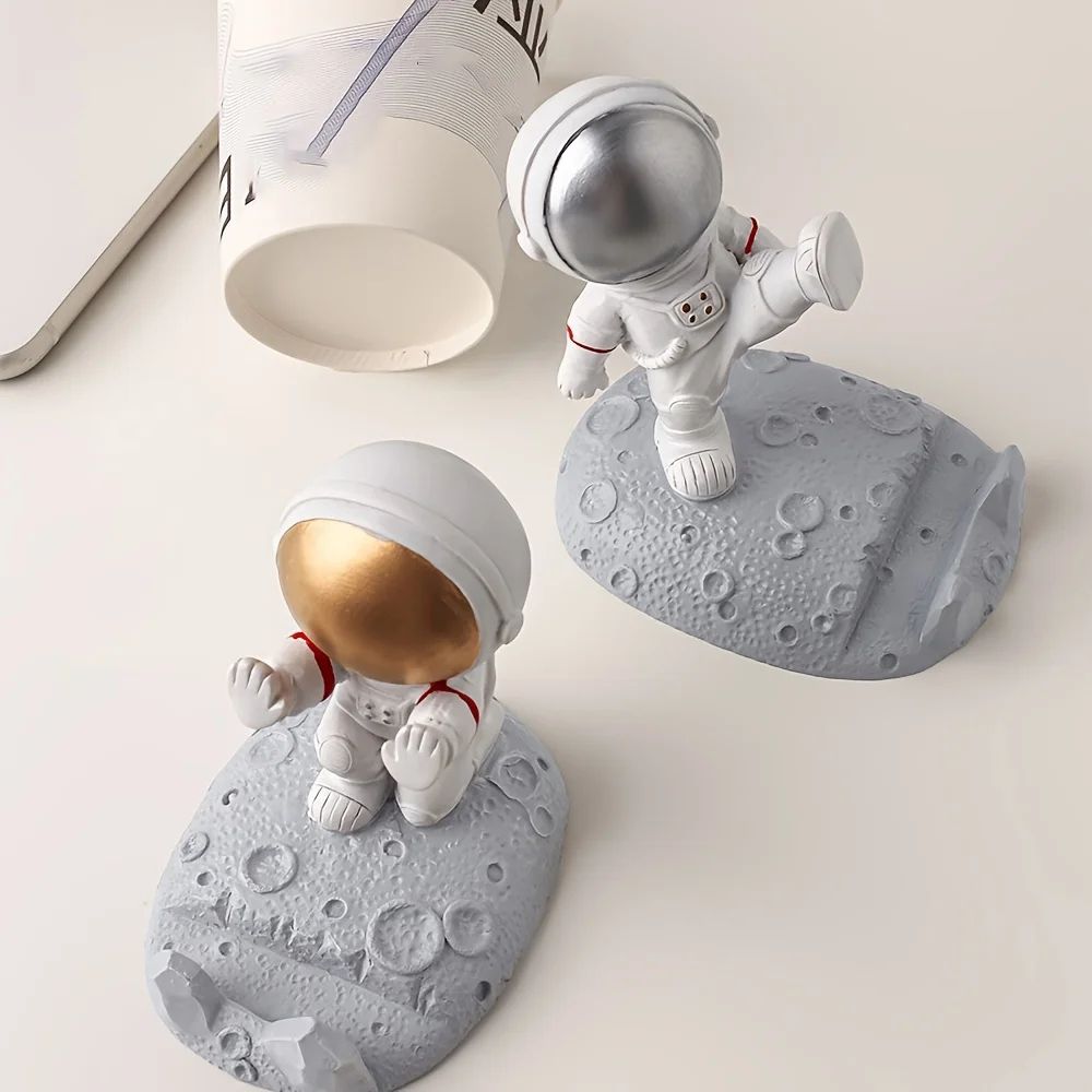 Astronaut Phone And Tablet Stand 4