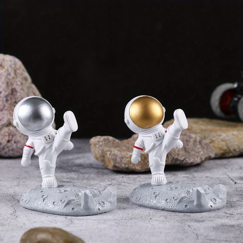 Astronaut Phone And Tablet Stand 7