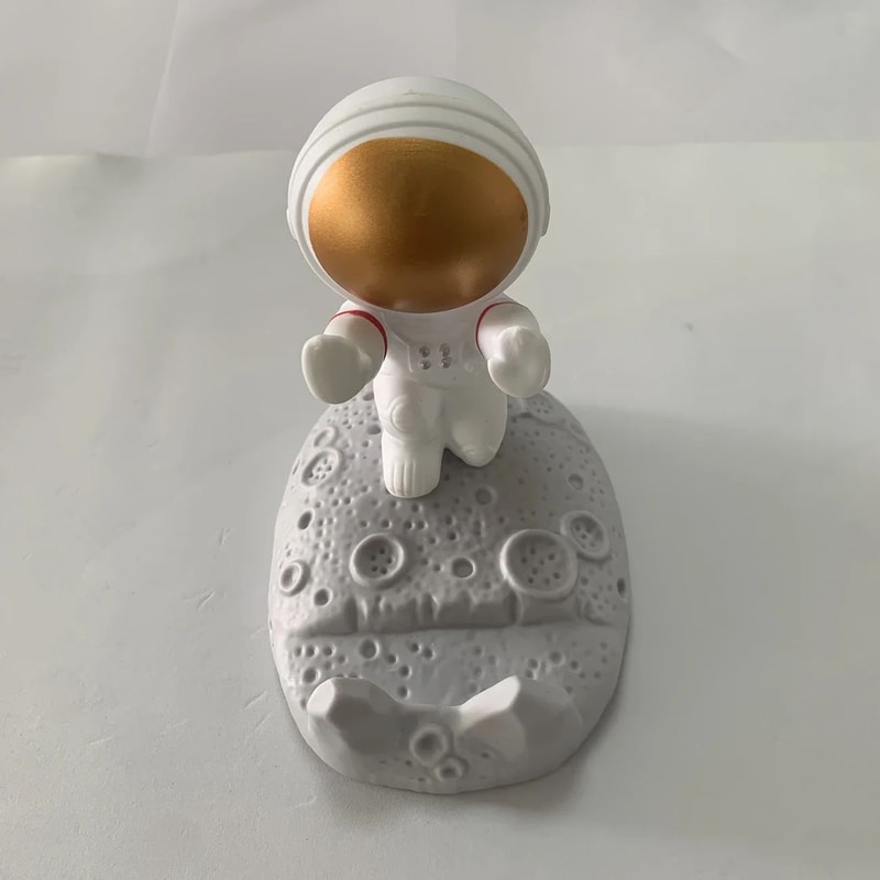 Astronaut Phone And Tablet Stand 10