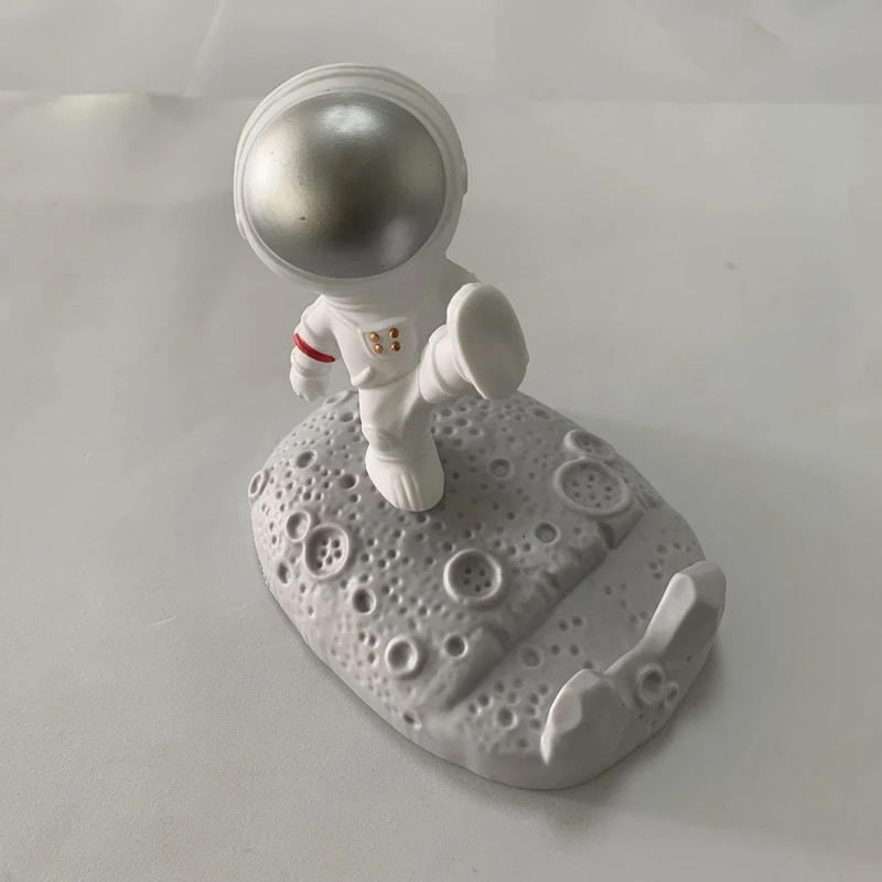 Astronaut Phone And Tablet Stand 8