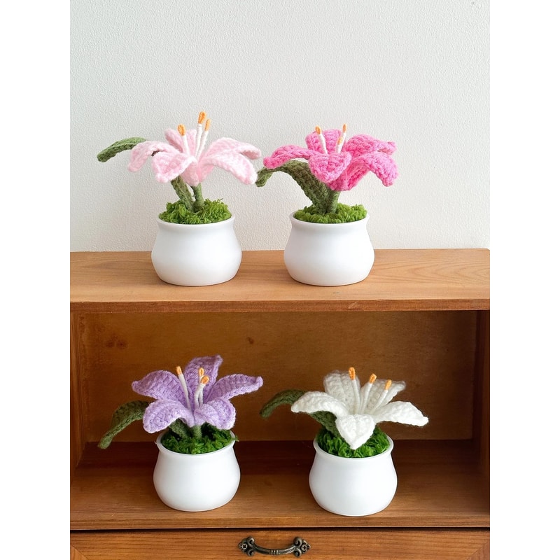 Hand Knitted Lily Flower Pot Decor 1