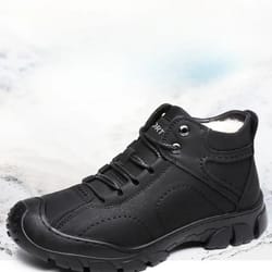 men winter snow boots that keep feet warm and dry with steady traction for long days