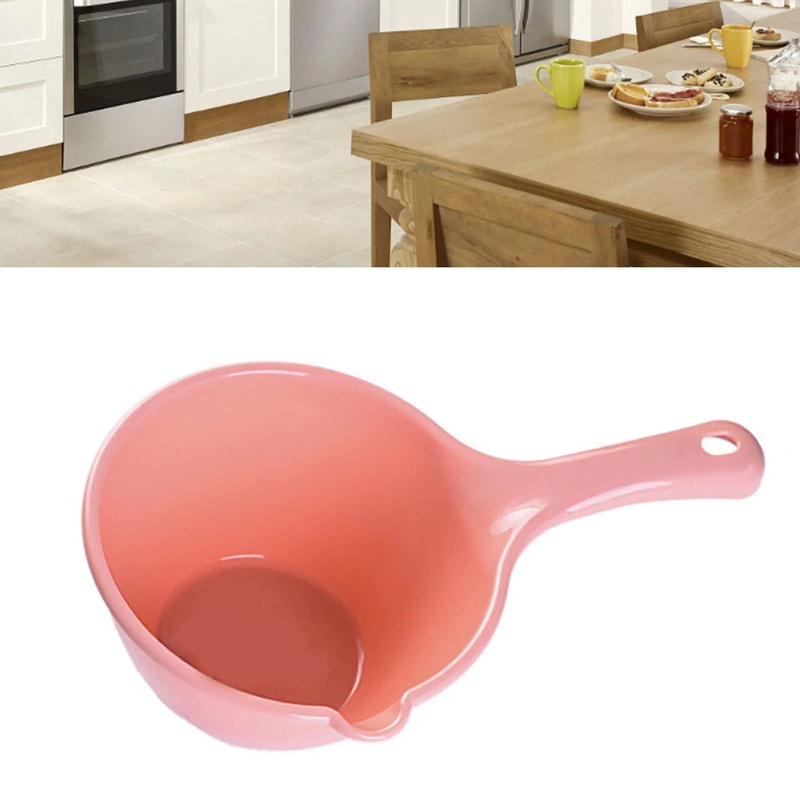Plastic Water Ladle Bath Scoop For Home And Garden 1