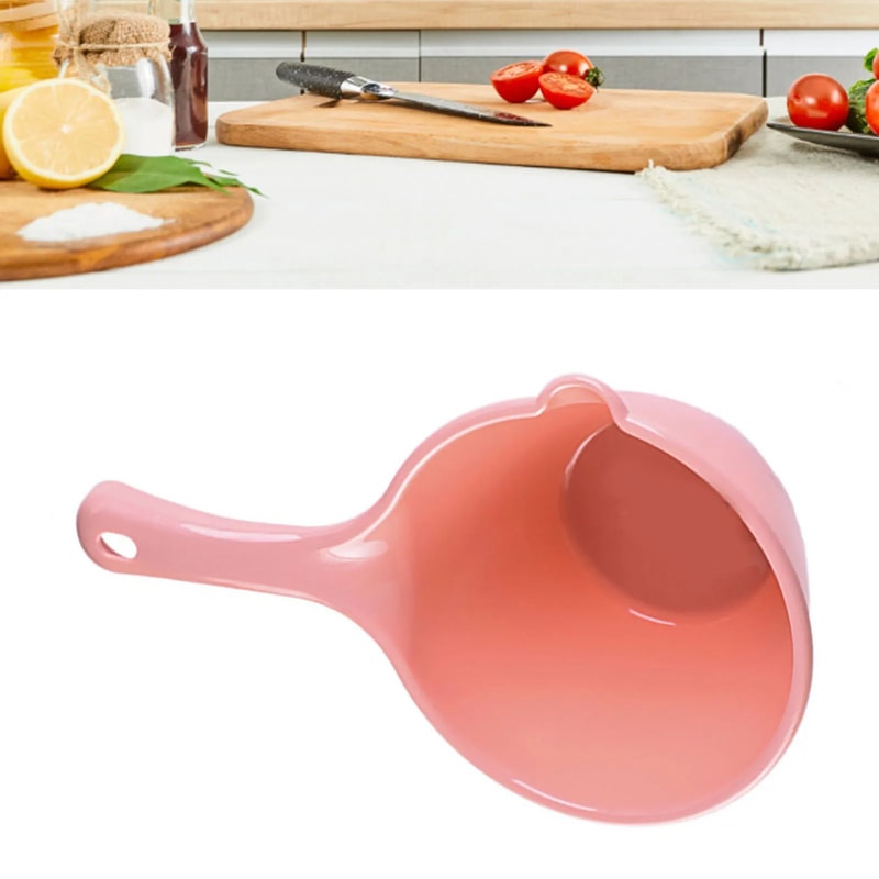 Plastic Water Ladle Bath Scoop For Home And Garden 2