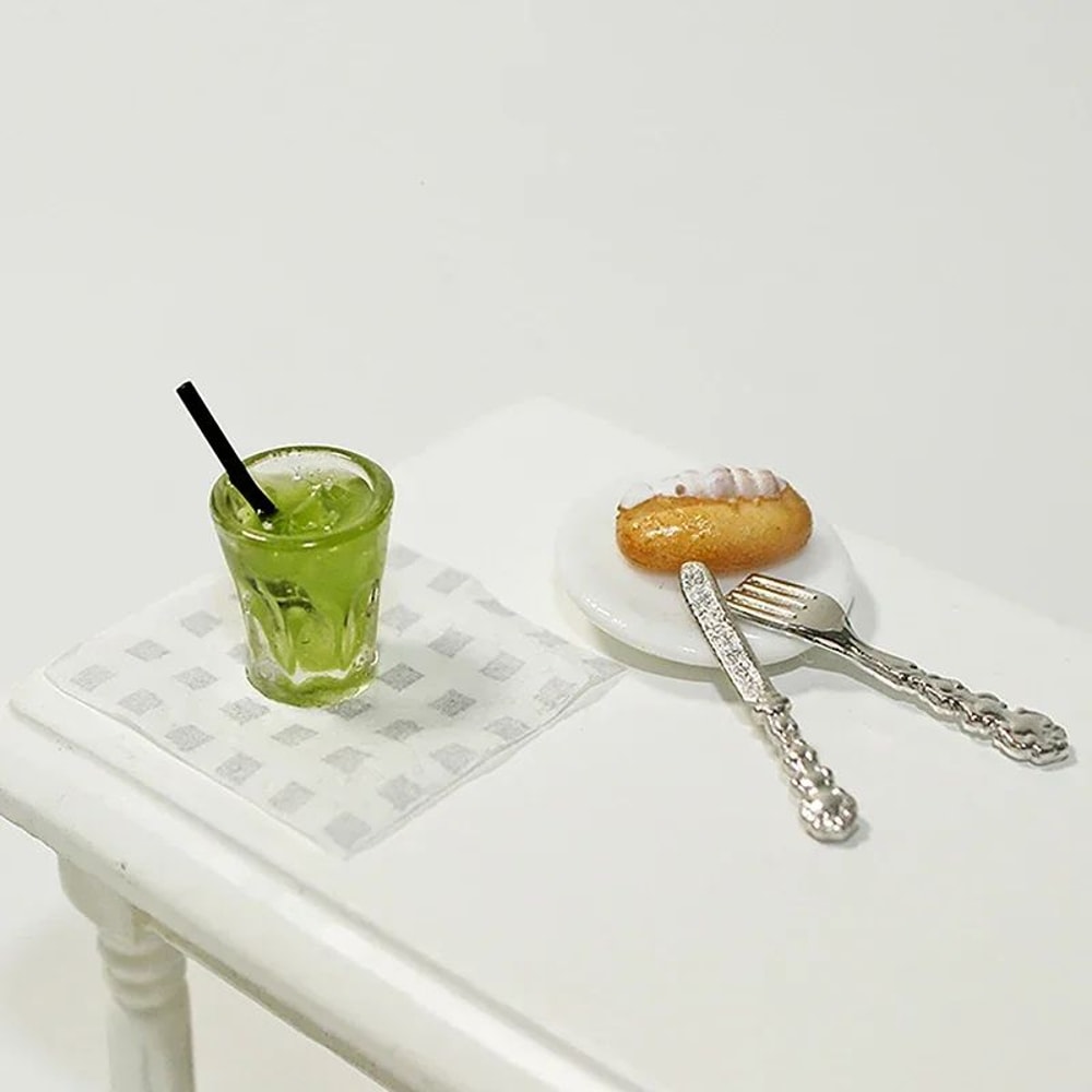 Miniature Cocktail Drinks Dollhouse Accessories Set 1