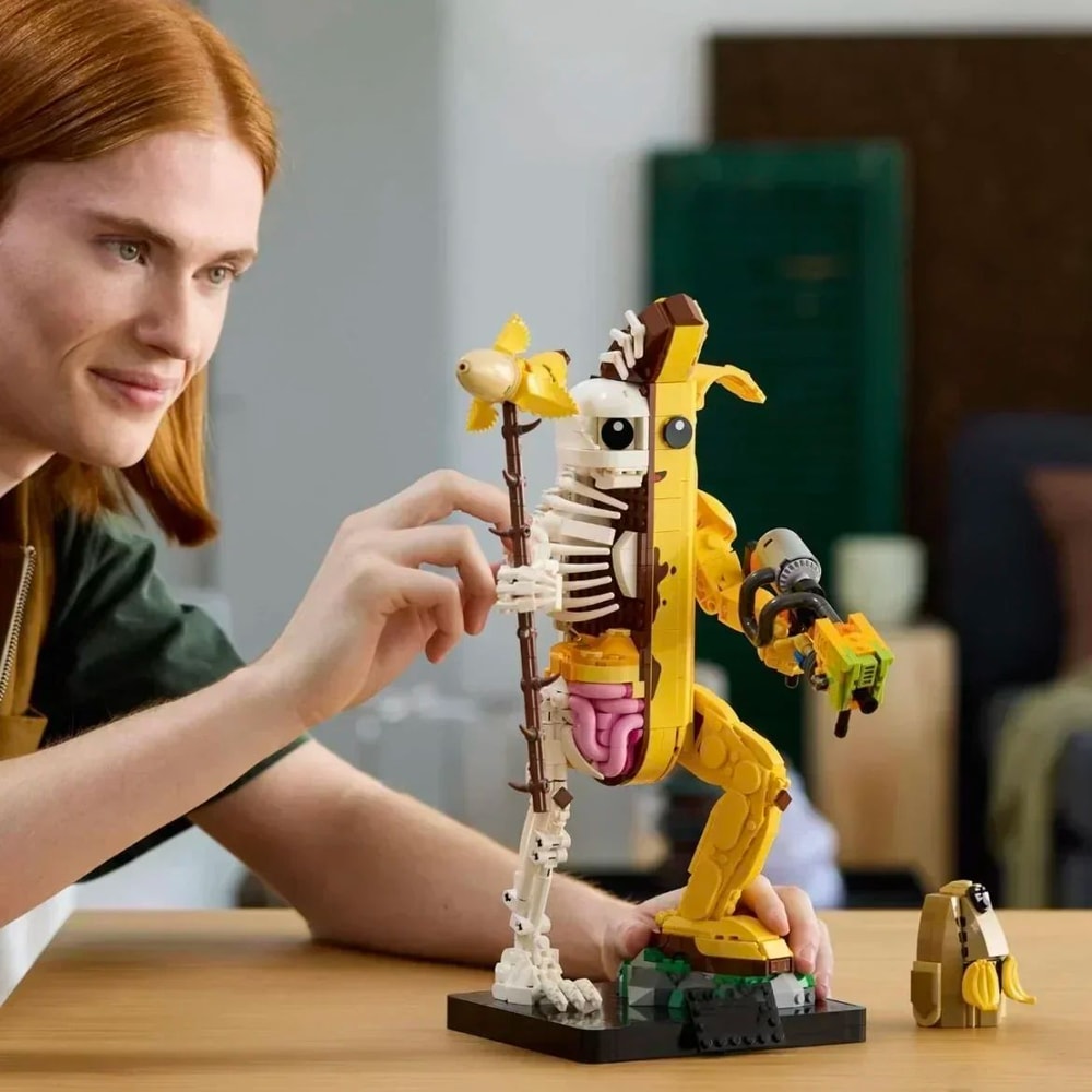 1414PCS Banana Brick Building Set Display Model 4