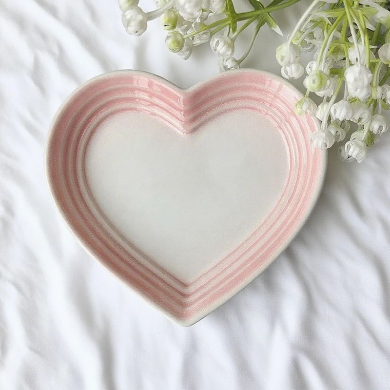 Heart Shaped Ceramic Pet Bowl With Anti Vomiting Elevated Design 6