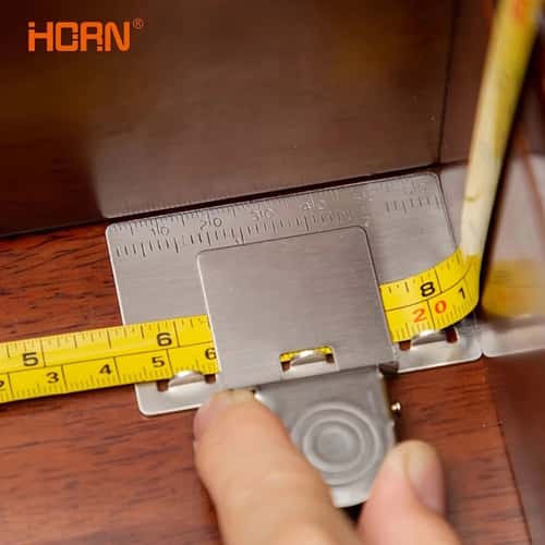 Metal-Clip Tape Measure Holder – Compact Woodworking Measuring Tool
