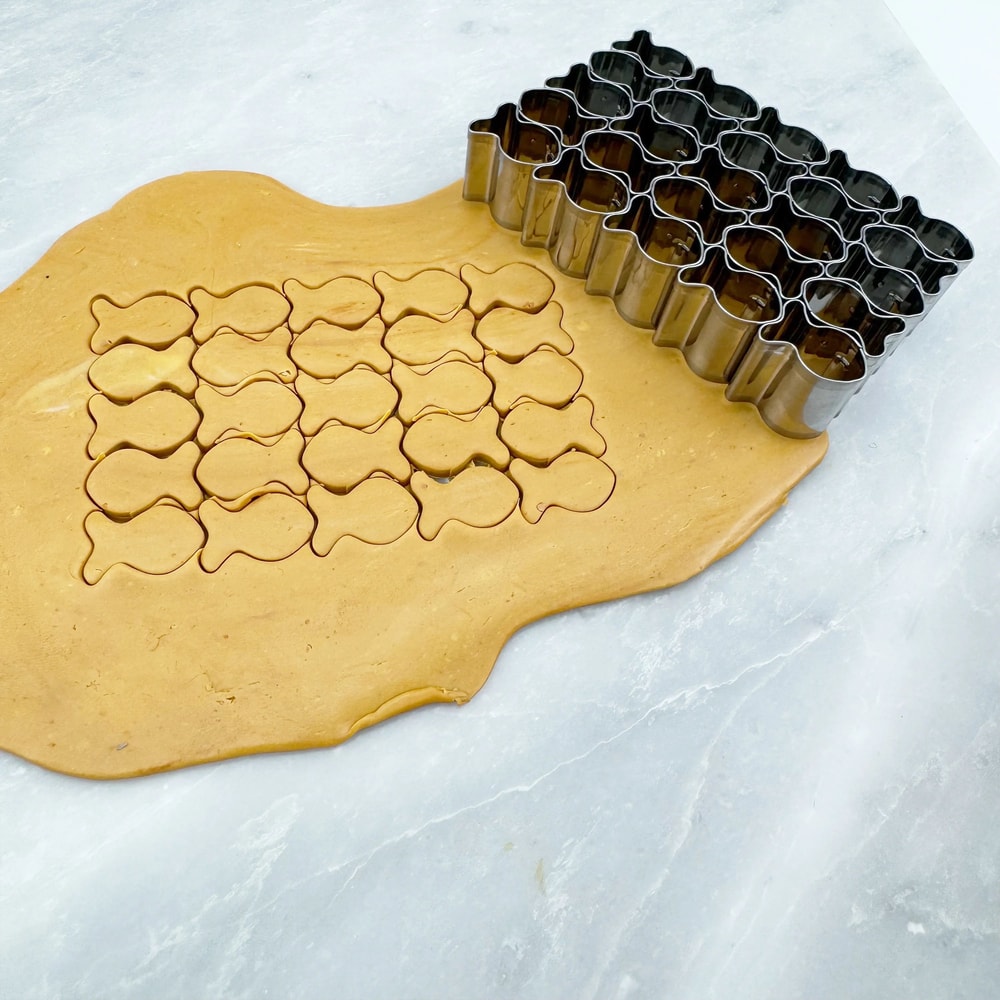 Mini Goldfish Cookie Cutter Mold MultiCavity Fish Biscuit Cracker Maker For DIY Snacks 2