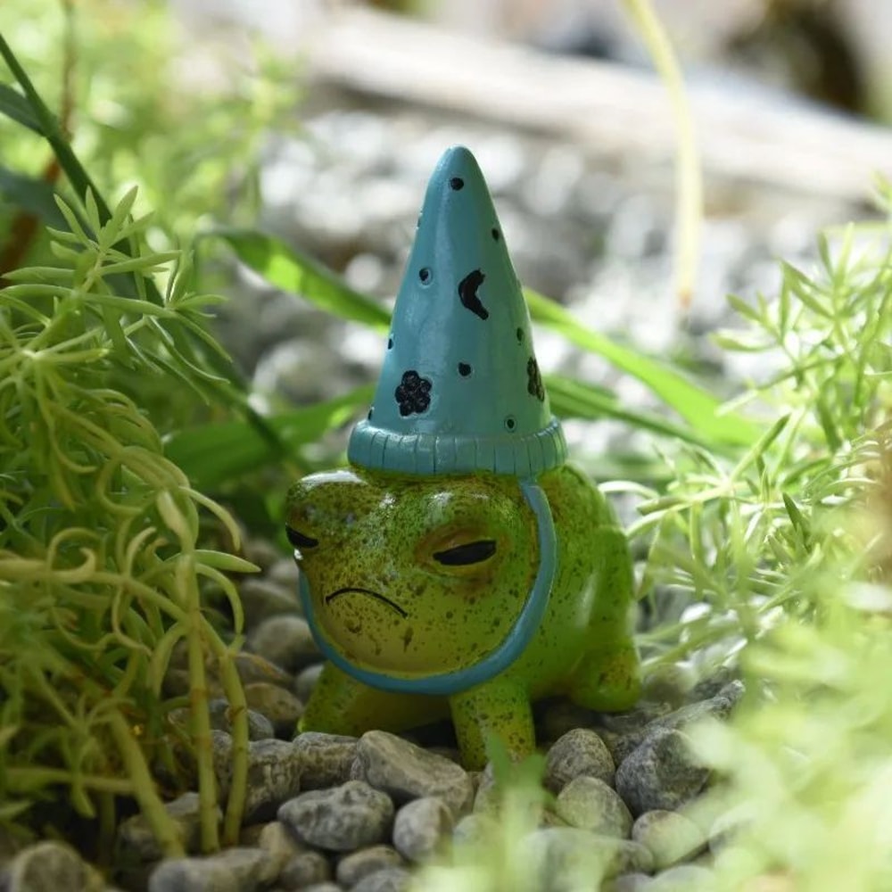 Charming HatWearing Resin Frog Figurine For Fairy Garden And Succulent Planters 1