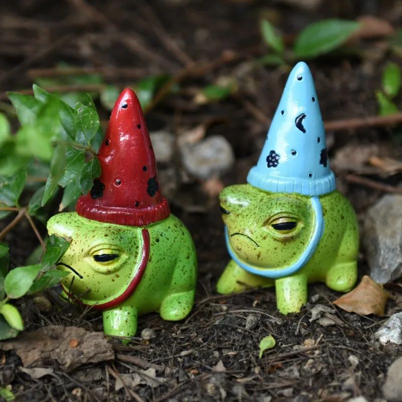 Charming HatWearing Resin Frog Figurine For Fairy Garden And Succulent Planters 3