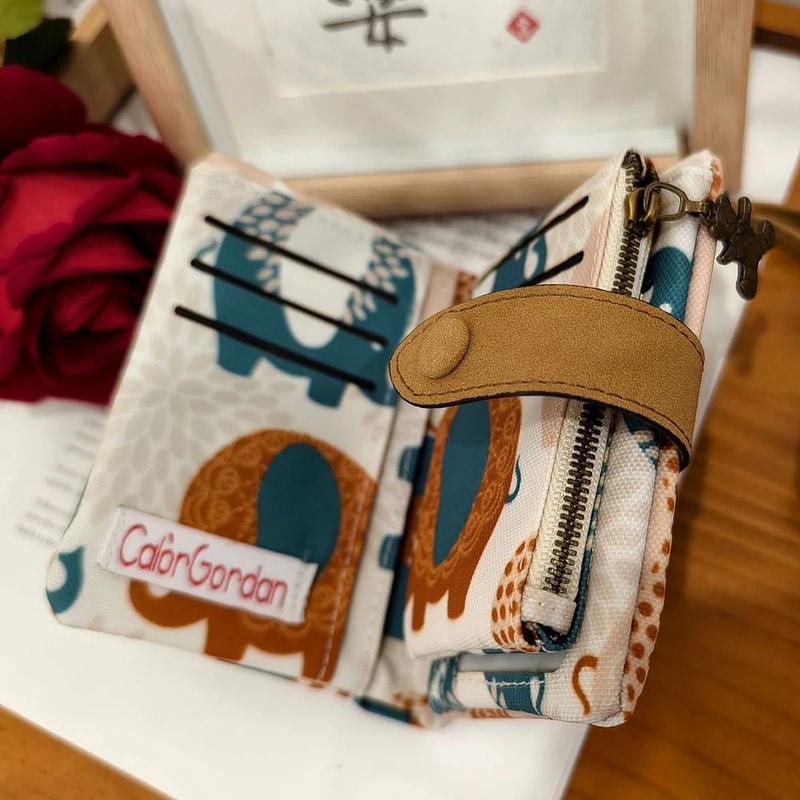 Everyday Womens Short Wallet With Hasp Closure Large Capacity Wallet Coin Card Organizer 2