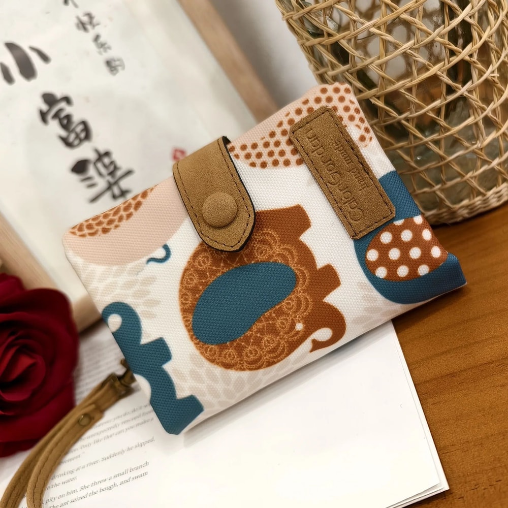 Everyday Womens Short Wallet With Hasp Closure Large Capacity Wallet Coin Card Organizer 7