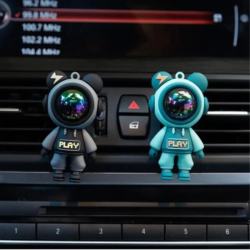 Astronaut Car Vent Air Freshener Clip Cute Car Air Outlet Perfume Diffuser Decor 2