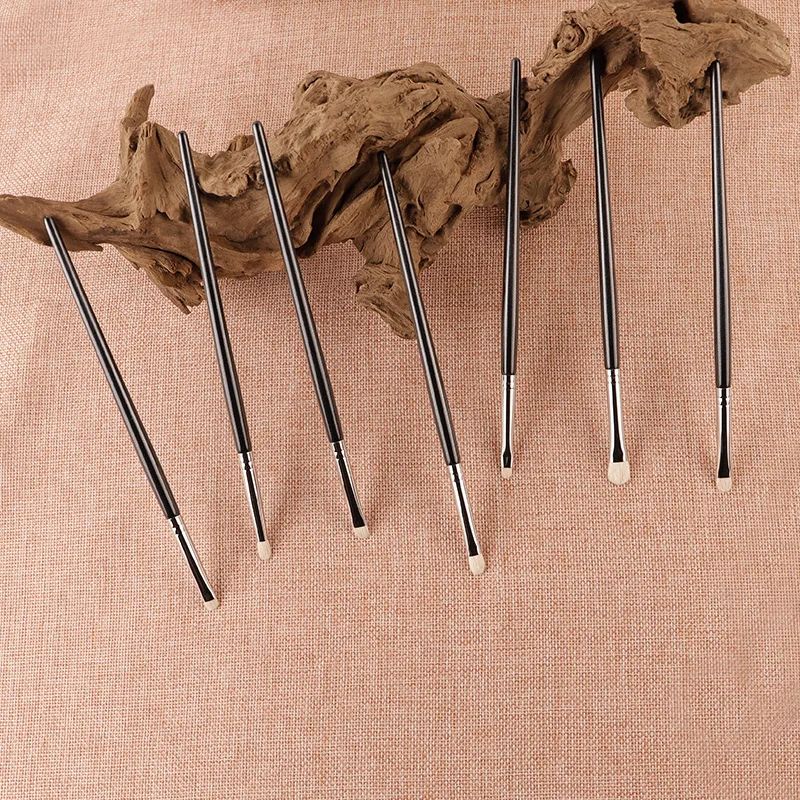 Professional Pony Hair Eyeshadow Brush For Precision Crease Smudge Detail Blending 2