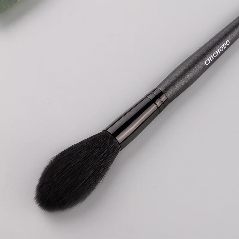 Chichodo Goat Hair Highlighter Brush For Blush And Powder Contour 4