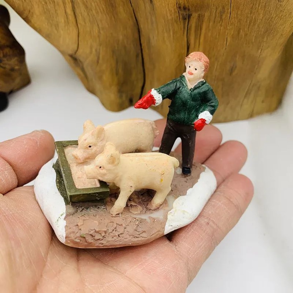 Seasonal Mini Resin Figurines For Halloween And Christmas Desk Decor 6