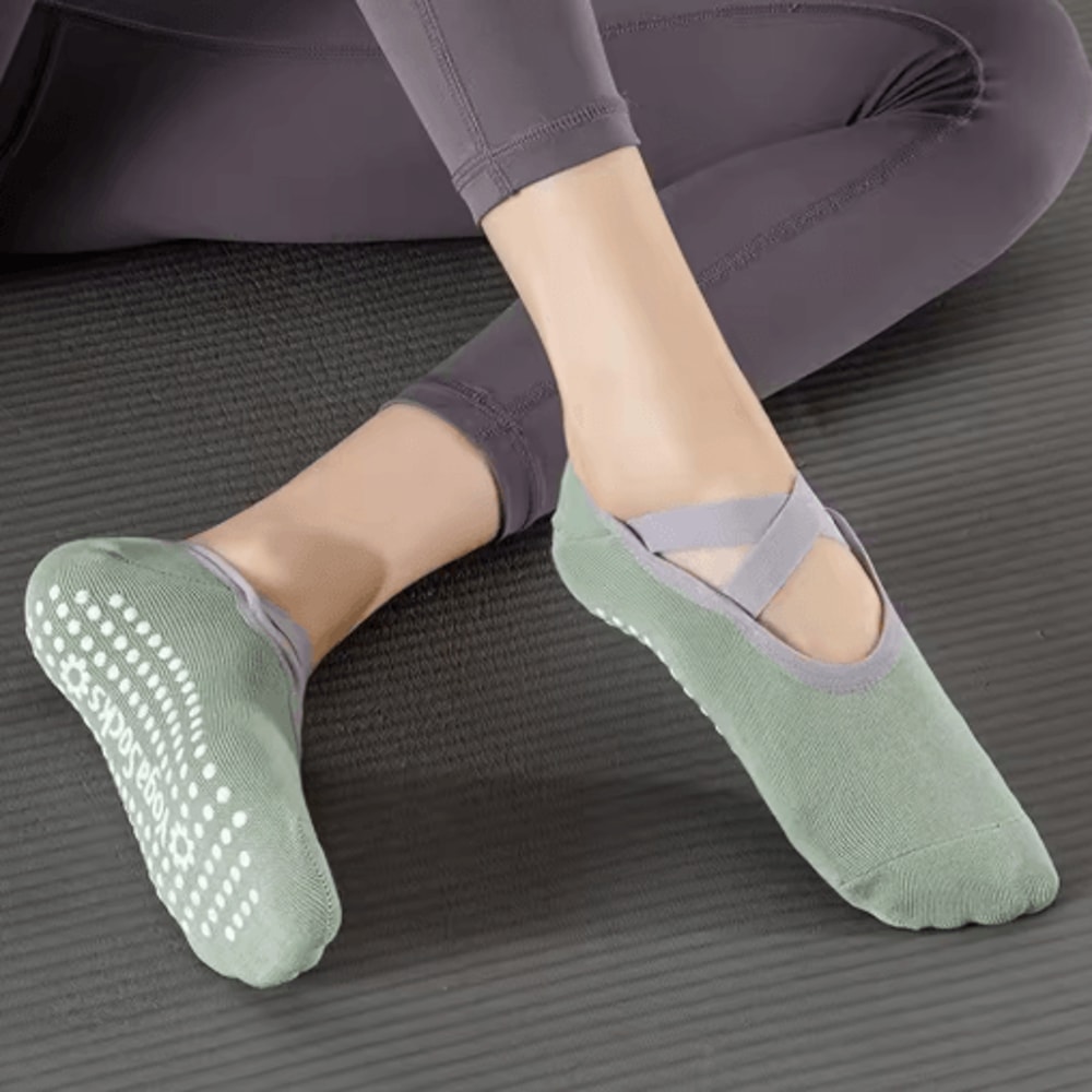 Professional Womens Anti Slip Yoga Socks Breathable Grip And Strap Pilates And Ballet Socks 8