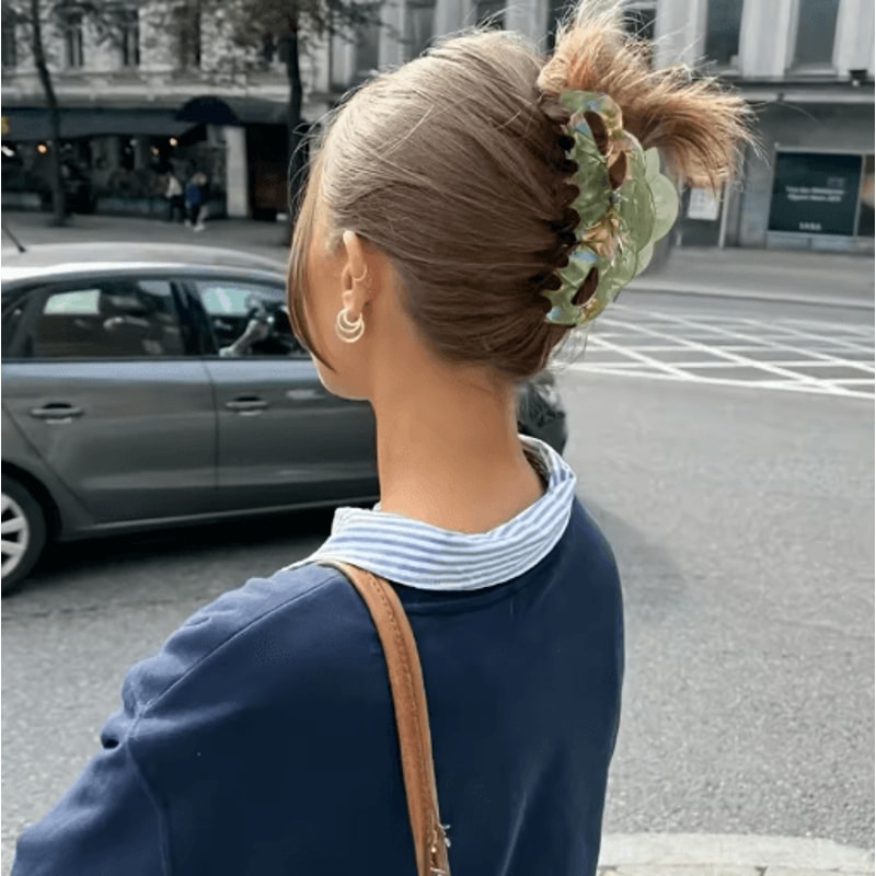 Elegant Hollow Shark Hair Clip Large Minimalist Hair Claw For Women 3