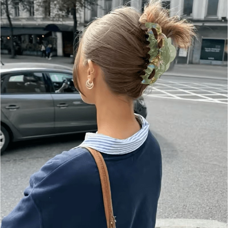 Elegant Hollow Shark Hair Clip Large Minimalist Hair Claw For Women 4