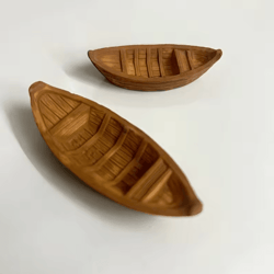 4-piece floating mini boat ornaments – realistic resin decor for water displays