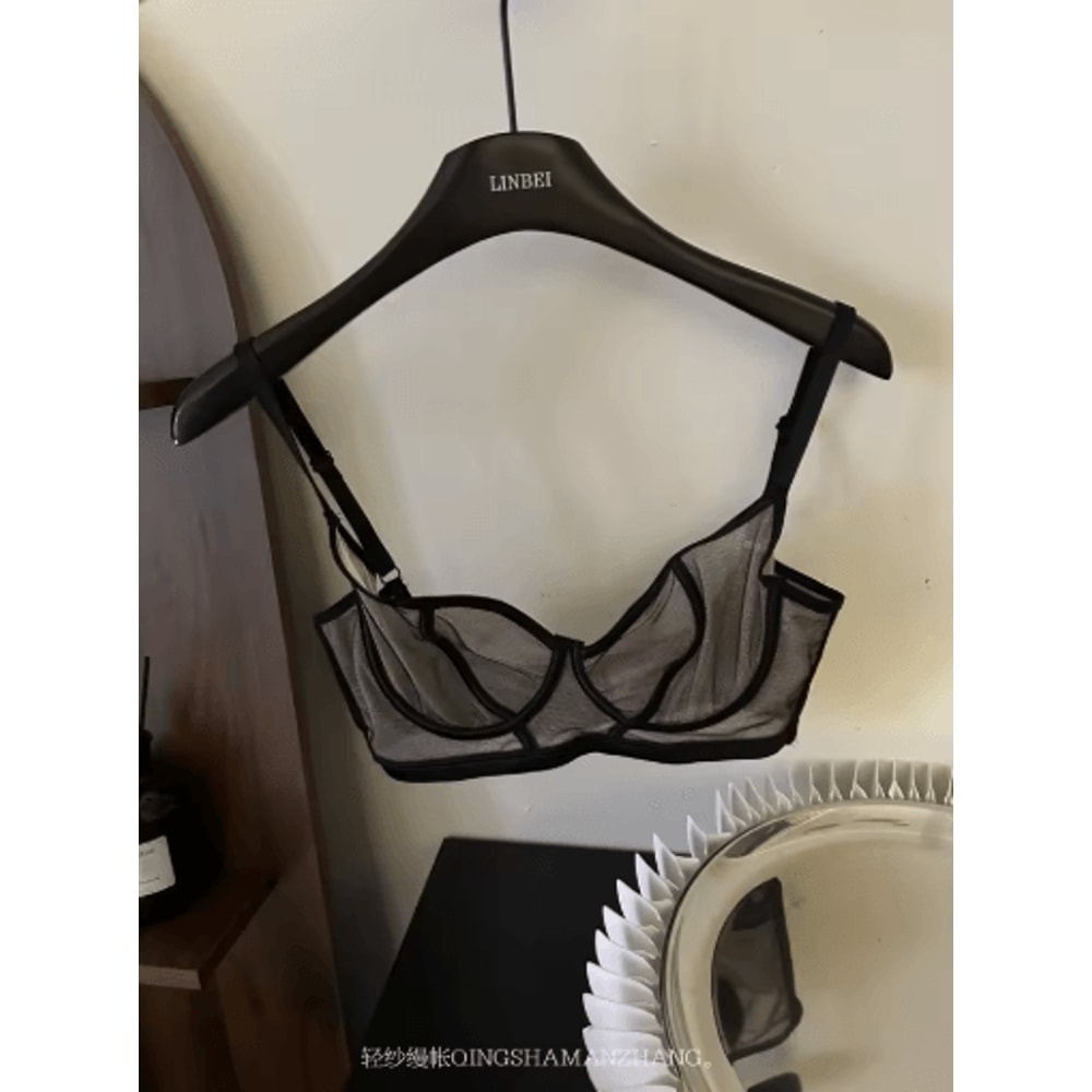 Transparent Ultra Thin Strapless Lace Bra With Embroidered Detail 2