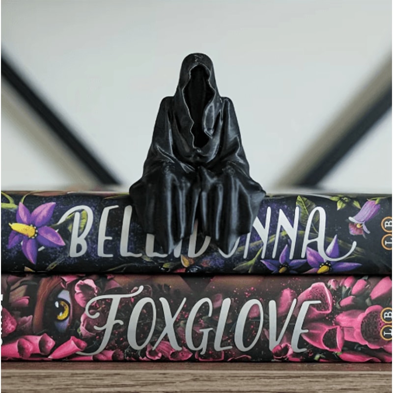 Gothic Hooded Cloaked Statue Dark Aesthetic Figurine For Desk Shelf Decor 0