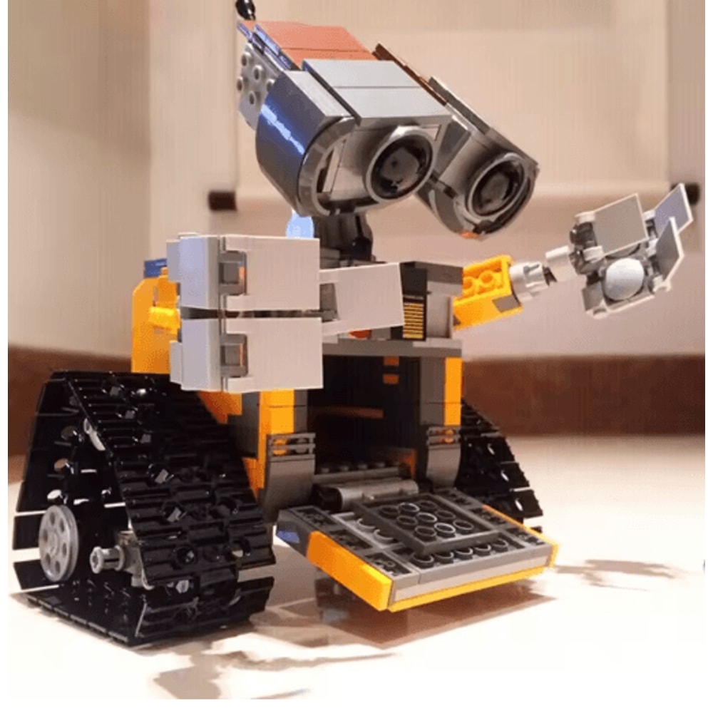 WallE Robot Building Block Set 687PCS STEM Assembly Toy Display Model 4