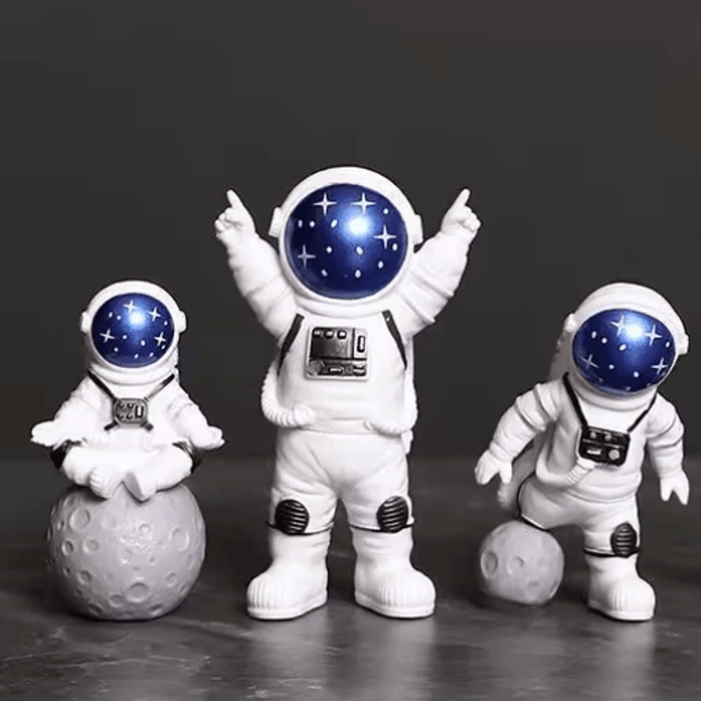 4PCS Astronaut Figurine Set SpaceThemed Desk Home Decor Models 10