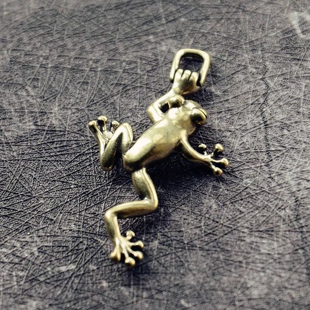 Vintage Brass Frog Keychain Pendant Mini Climbing Frog Ornament 1
