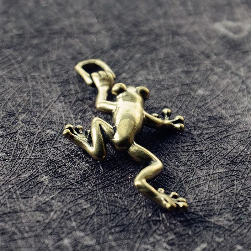 Vintage Brass Frog Keychain Pendant Mini Climbing Frog Ornament 2
